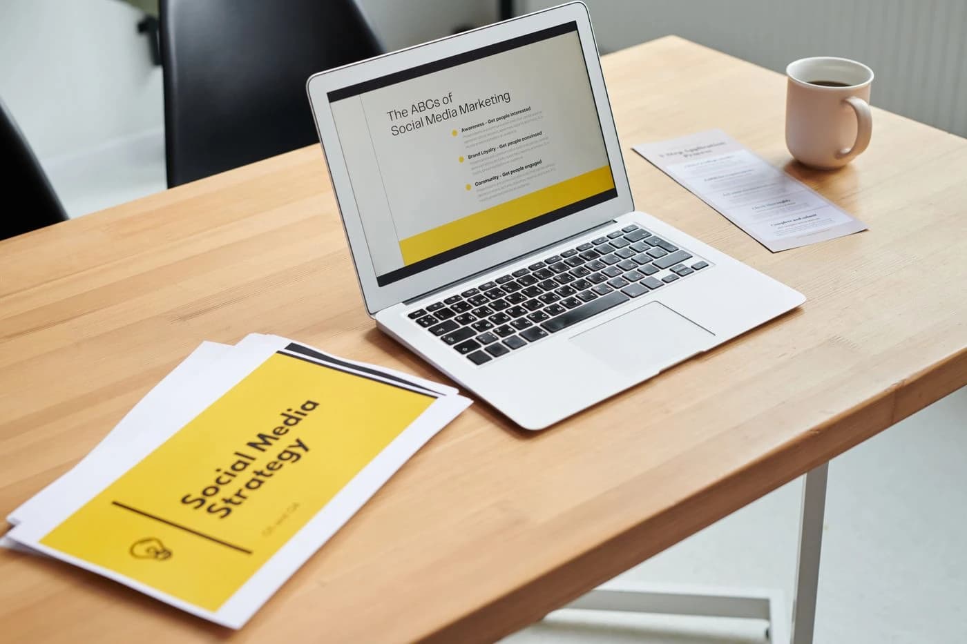 Social media strategy and customer journey planning